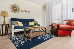 One bedroom private apartment two blocks to Beach!